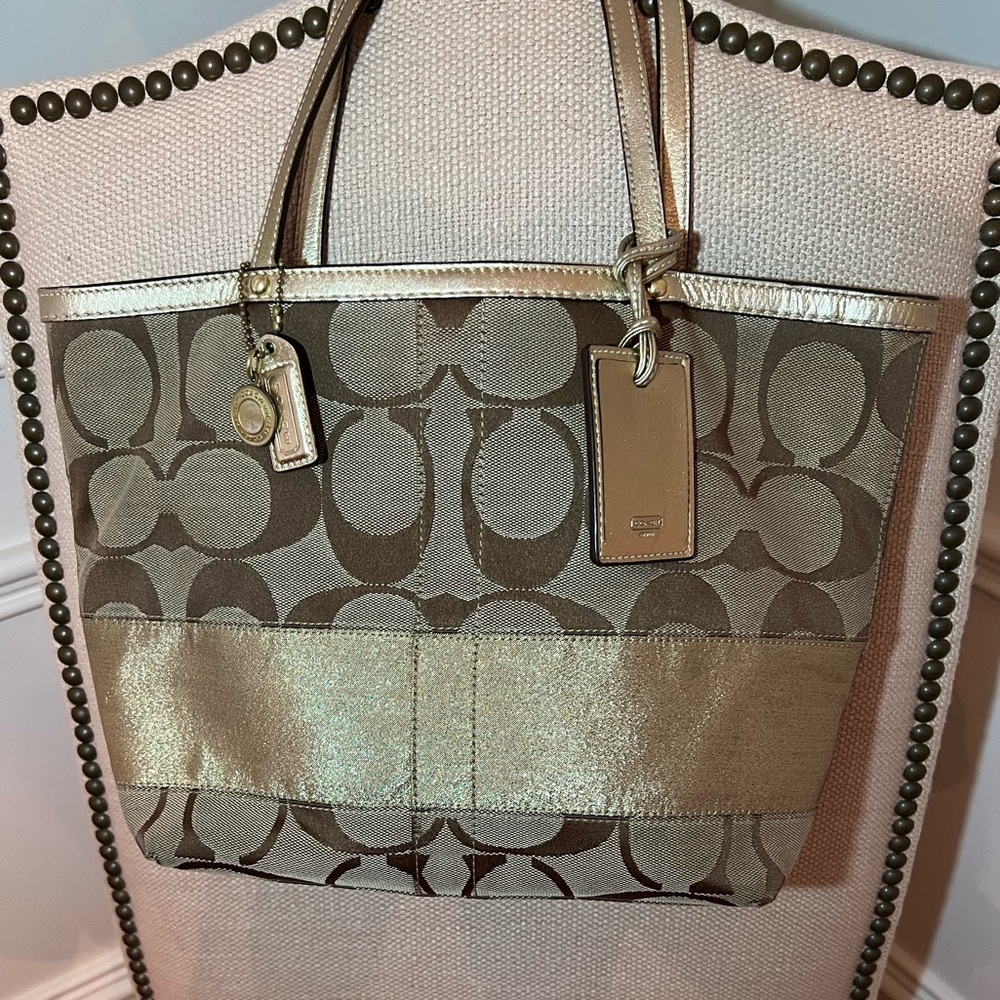 PRICE DROP: *make offer* Classic COACH purse w/ gold trim & duster
